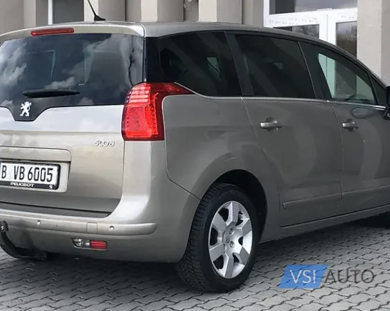 Peugeot 5008 2011